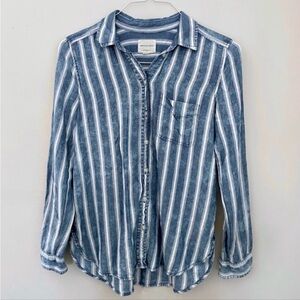 American Eagle Boyfriend Fit Button Down
Size: M